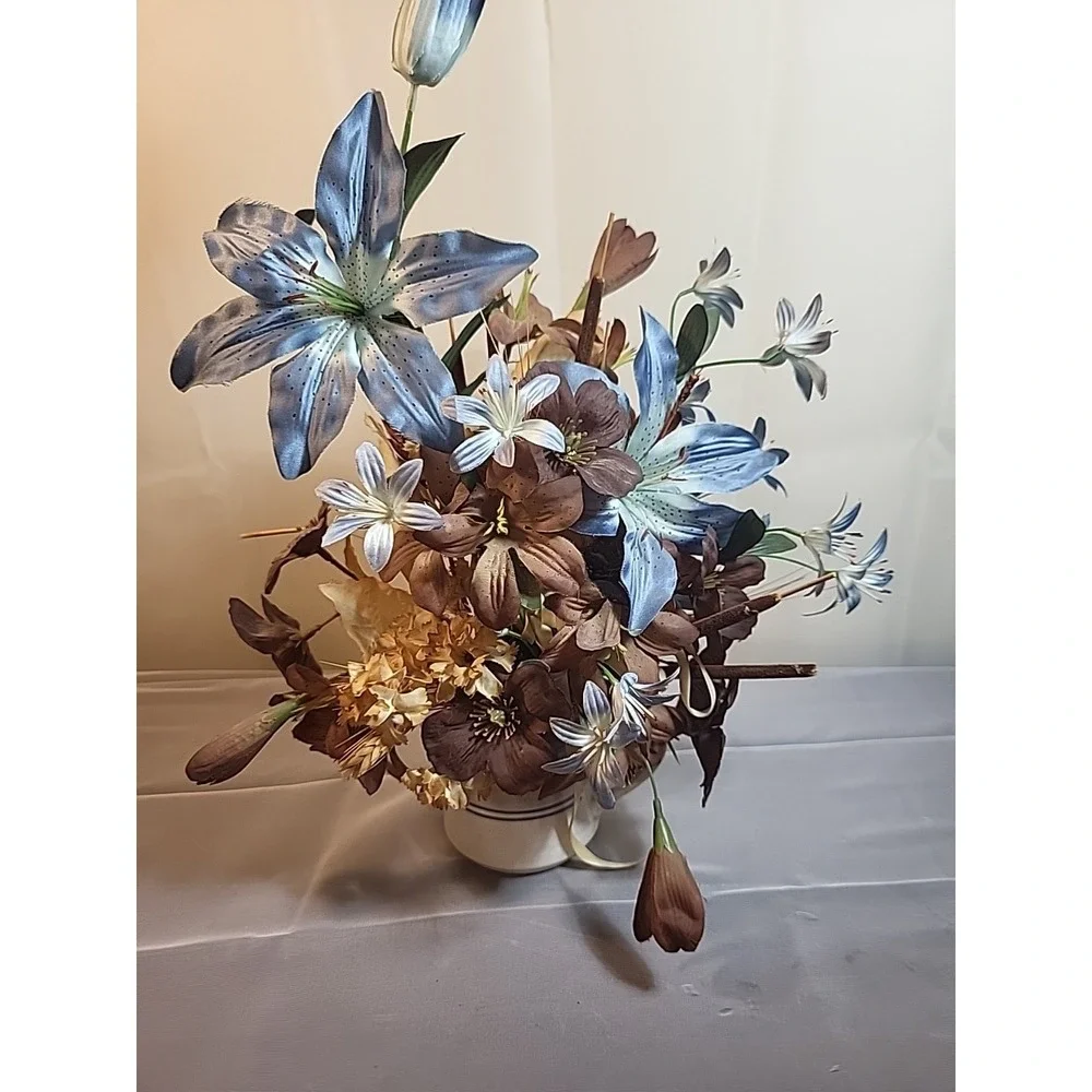 Vintage Clay in Mind‎ Floral Arrangement